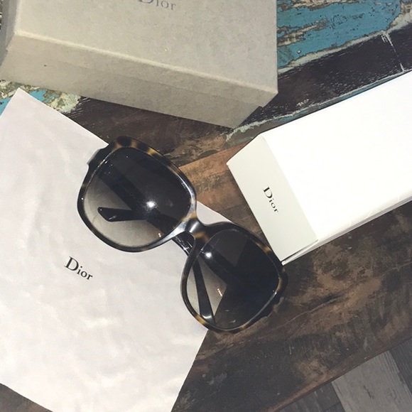 Dior Sunglass w/ Setup - Picture 1 of 13